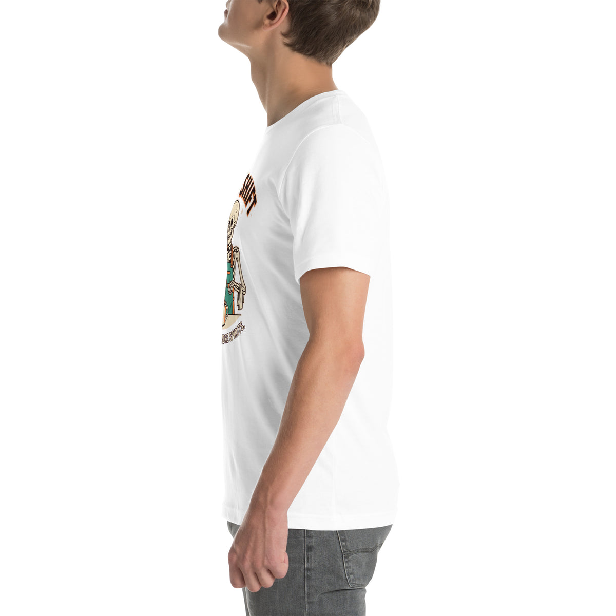T-shirt Night Shift — Same Jobs. More Spirits. blanc, vue de profil