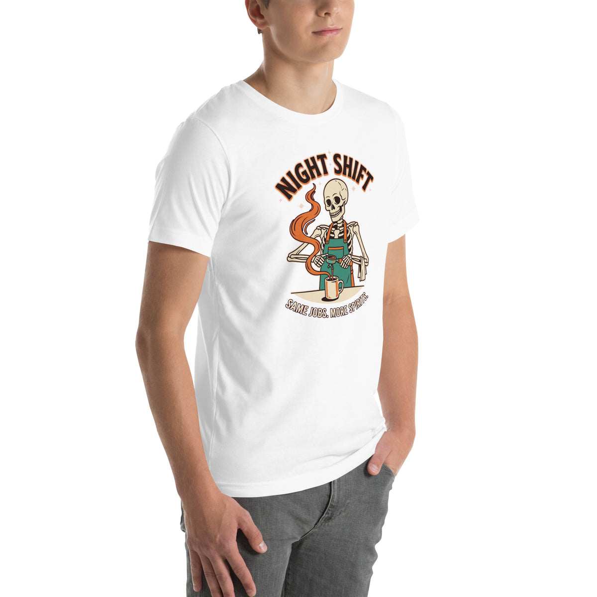 T-shirt Night Shift — Same Jobs. More Spirits. blanc, vue de trois-quarts